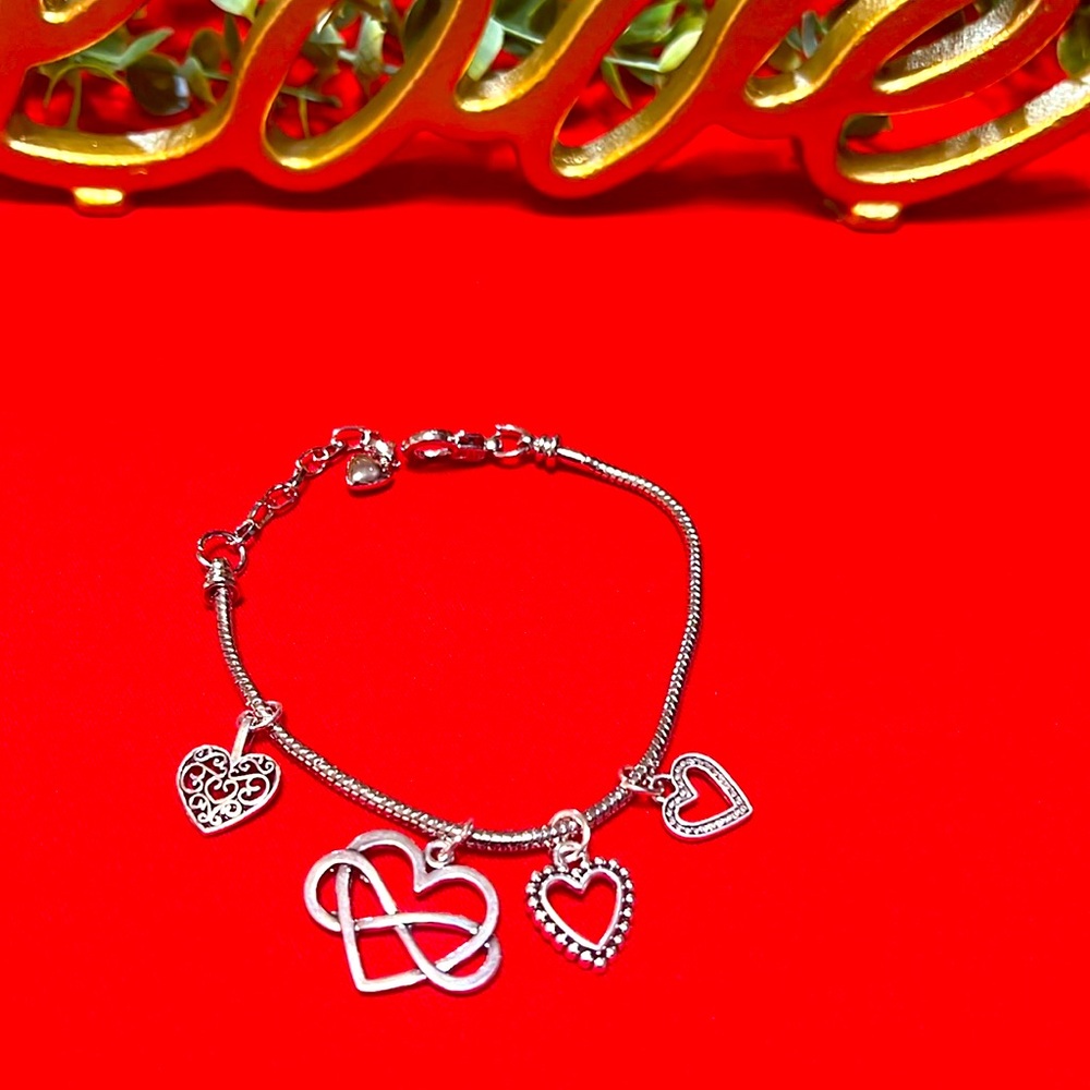 Beautiful Silver Love Charm Bracelet - Picture 1 of 1